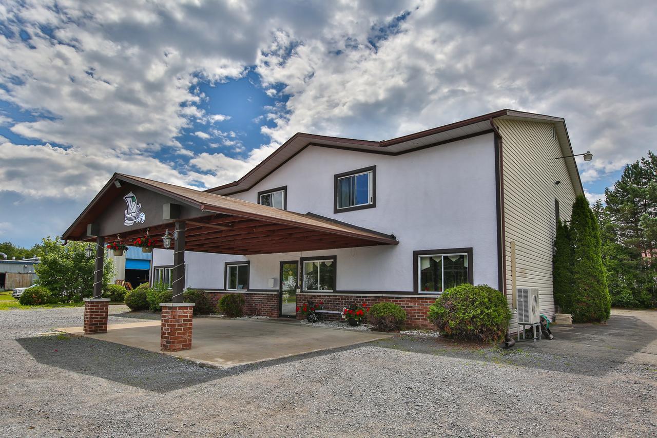 Auberge Motel Drakkar Shawinigan Exterior foto